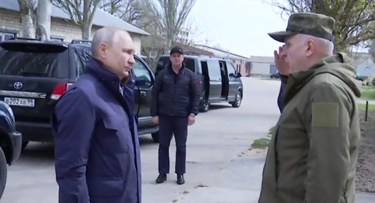 VIDEO | Putin a vizitat linia frontului din Herson și Lugansk, regiuni anexate ilegal de Rusia 