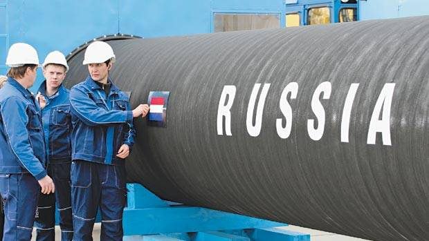 Rusia anunță că va renunța la euro și dolar la plățile pentru resursele energetice