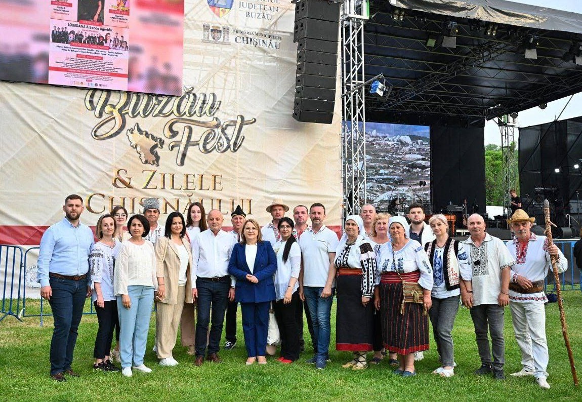 GALERIE FOTO | Înfrățire prin cultură și tradiție. În județul Buzău din România, se desfășoară Festivalul „Zilele Chișinăului”