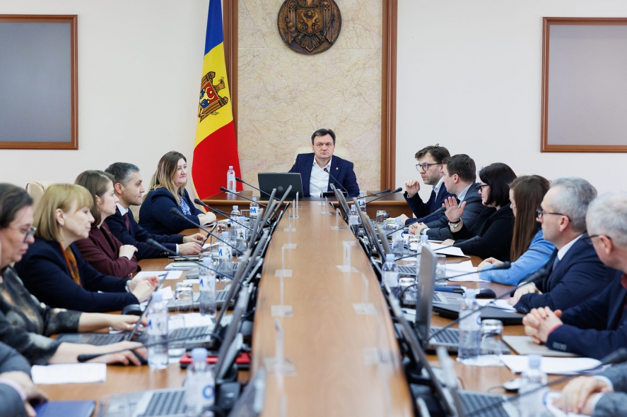 86 de milioane de lei! Atât îi va costa pe moldoveni dublarea salariilor miniștrilor și angajaților din Guvern