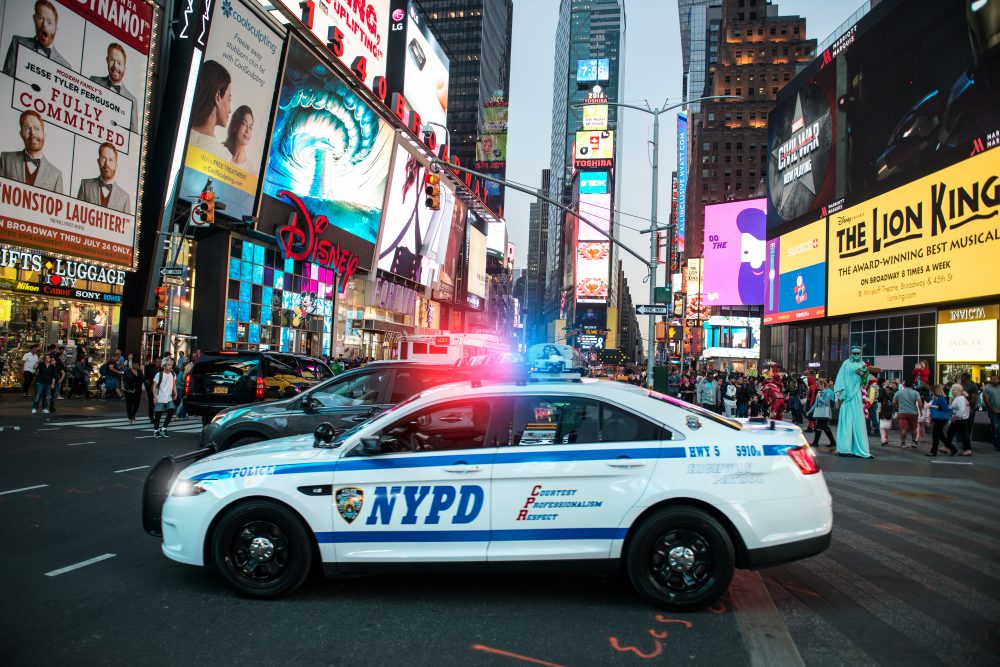 VIDEO 18+ | Caz șocant la New York! Un bărbat a deschis focul asupra trecătorilor: un om a murit și trei au fost răniți