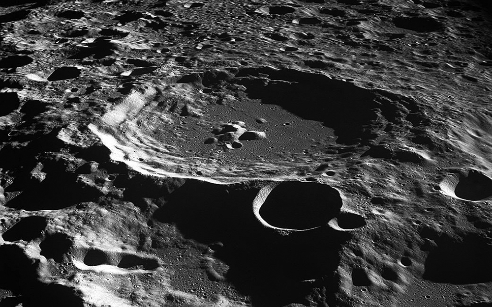 Descoperire surprinzătoare pe Lună: Temperatura solului se ridică la 70 de grade Celsius 