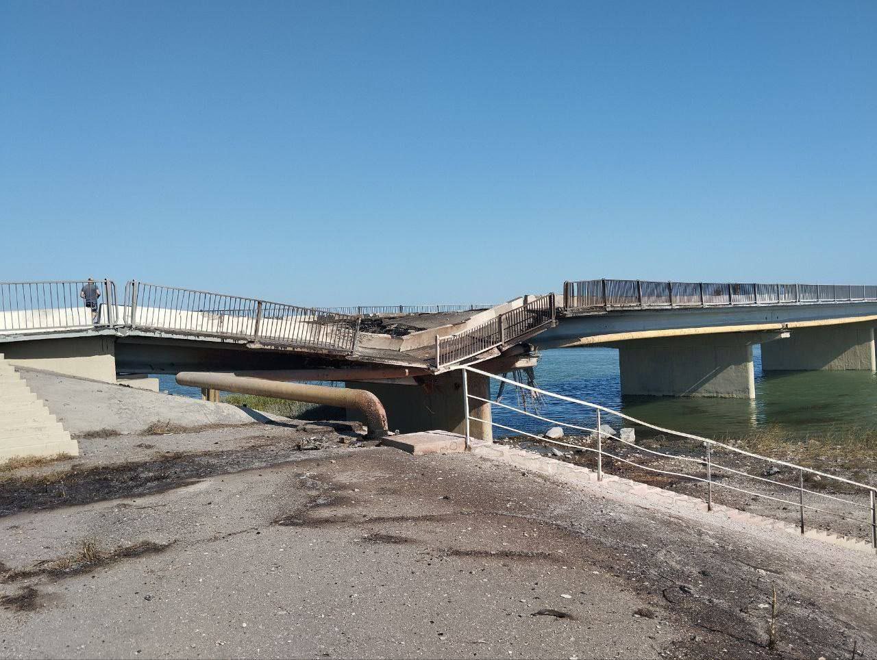 Două poduri care leagă Crimeea de regiunea Herson, avariate în urma bombardamentelor! Ucraina a revendicat atacurile