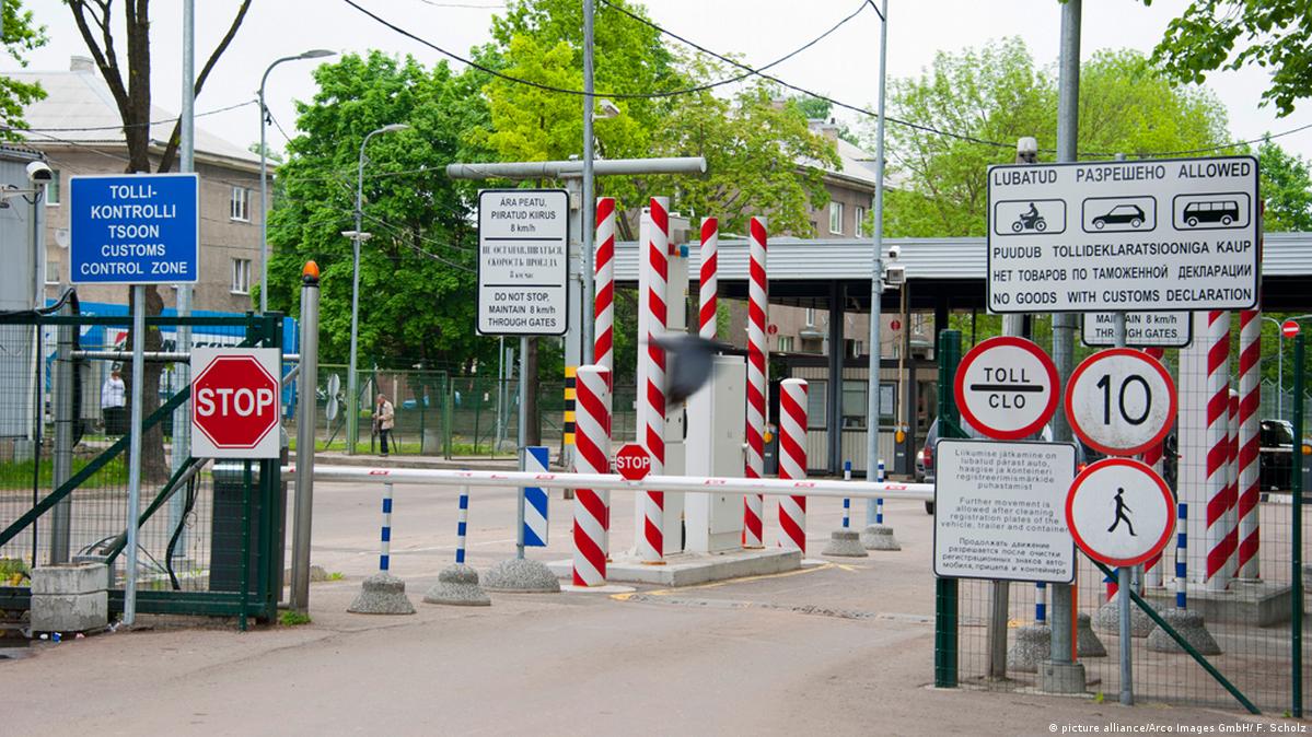 Estonia și Letonia au interzis intrarea în țară a mașinilor cu numere rusești