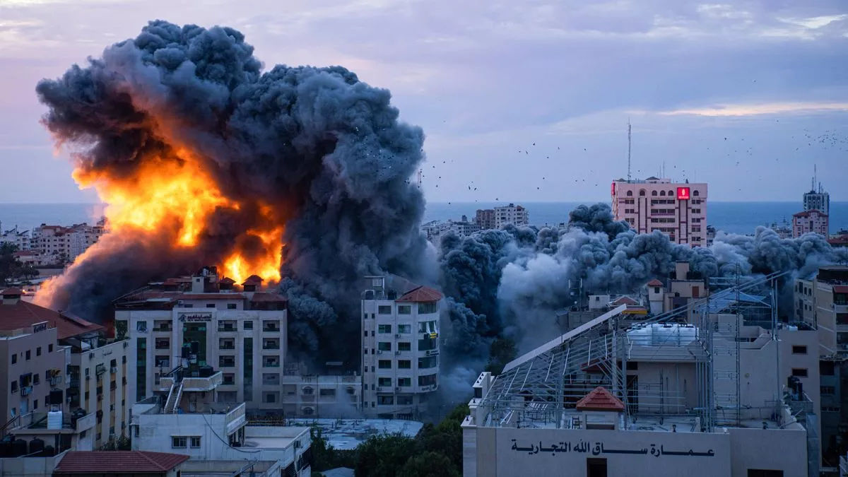 Israelul spune că folosește „ciocănitul în acoperiș” pentru a-i avertiza pe civilii din Gaza că urmează să le bombardeze locuințele