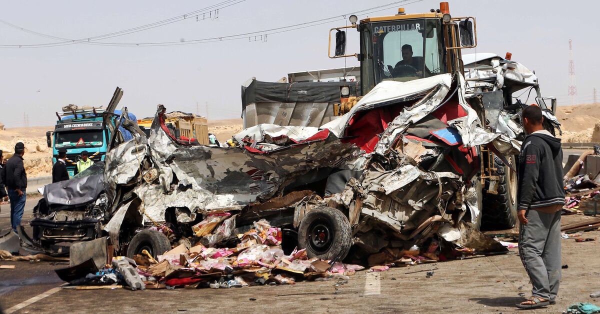 VIDEO | Carnagiu pe o autostradă din Egipt! Zeci de morți, în urma un accident în lanț 