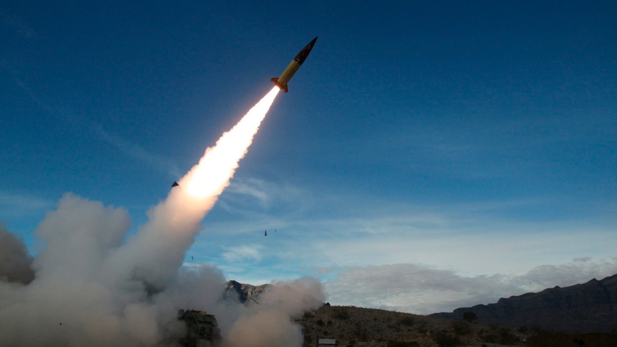 Zelenski și Casa Albă anunță oficial că SUA au furnizat Ucrainei rachete ATACMS