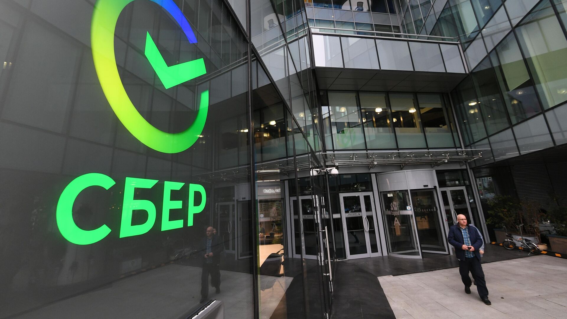 O nouă moarte suspectă în Rusia. Vicepreşedintele Sberbank, cea mai mare bancă de stat, a decedat la 42 de ani