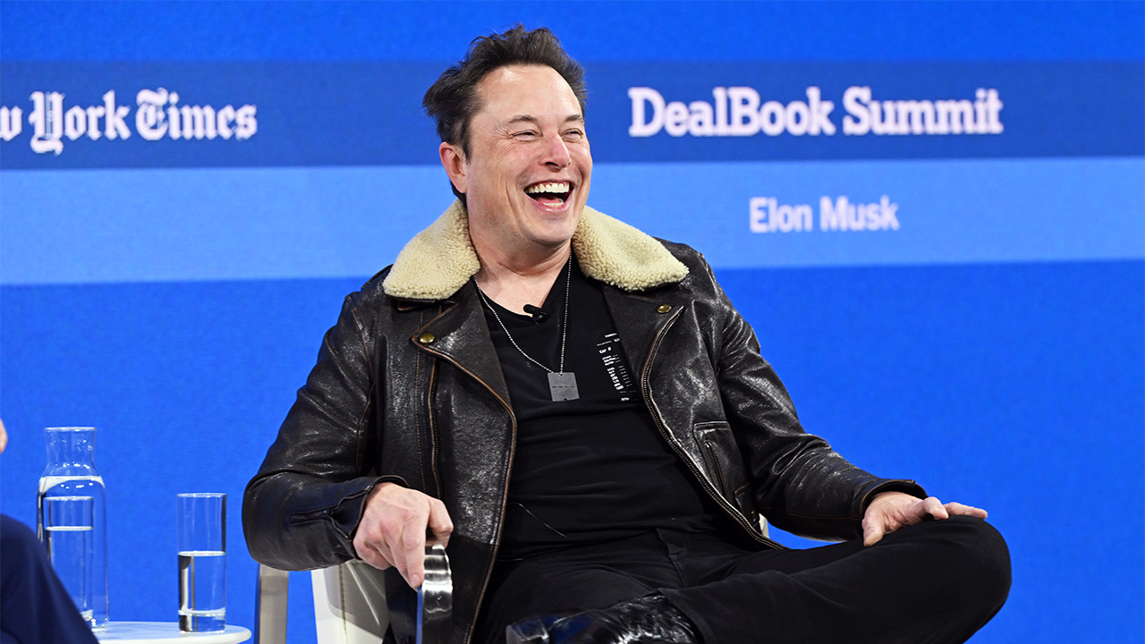VIDEO | Elon Musk înjură în față companiile care au oprit publicitatea pe X. Miliardarul spune că boicotul ar putea „ucide” platforma